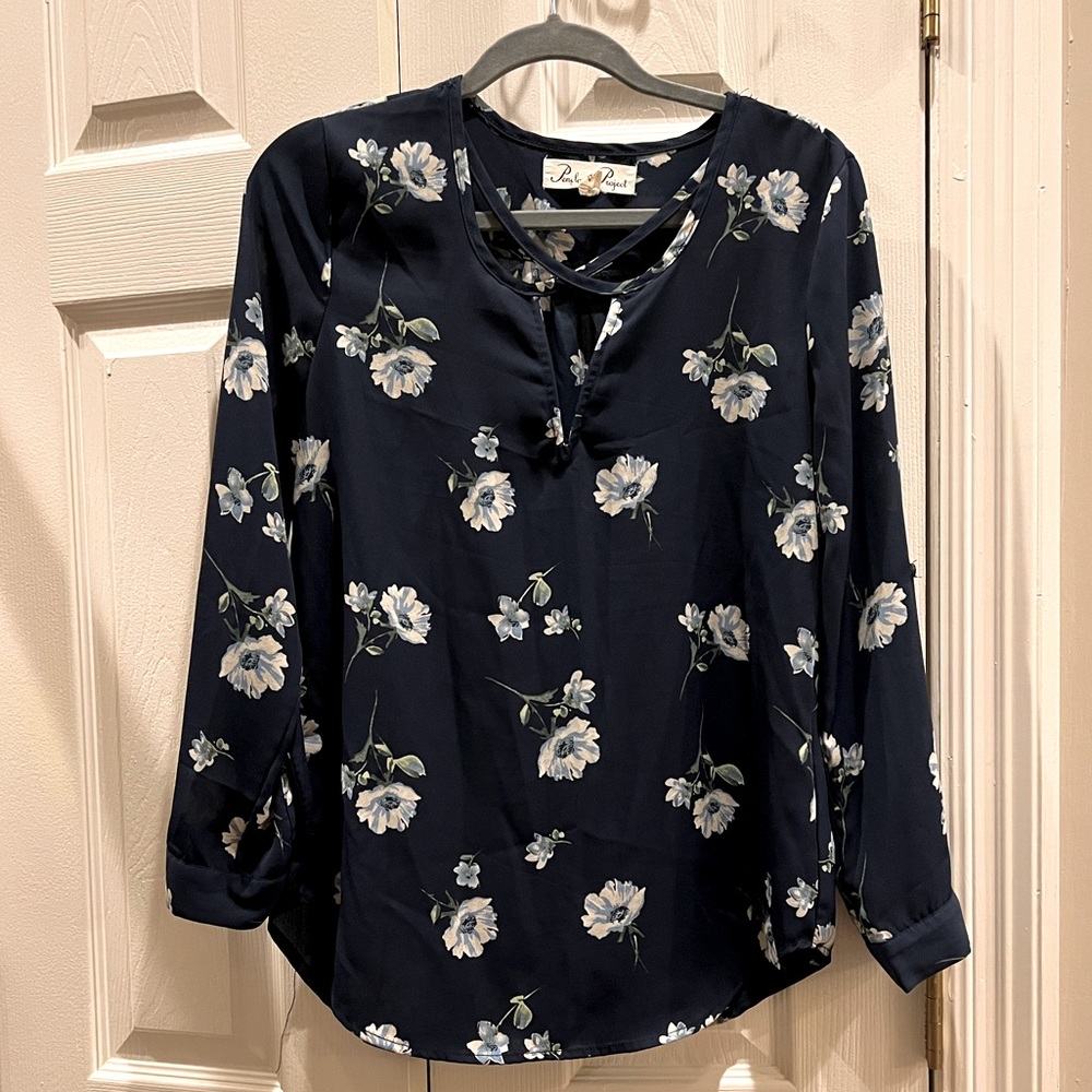 Penelope Project women’s XS long sleeve floral blouse.